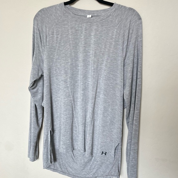 Under Armour loose fit workout top size large - Picture 2 of 7
